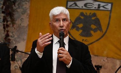 Θερμή υποδοχή Μανωλά σε Ηλιόπουλο: «Θυμίζετε κάτι από Μπάρλο» - Το χιουμοριστικό σχόλιο για τις κάρτες