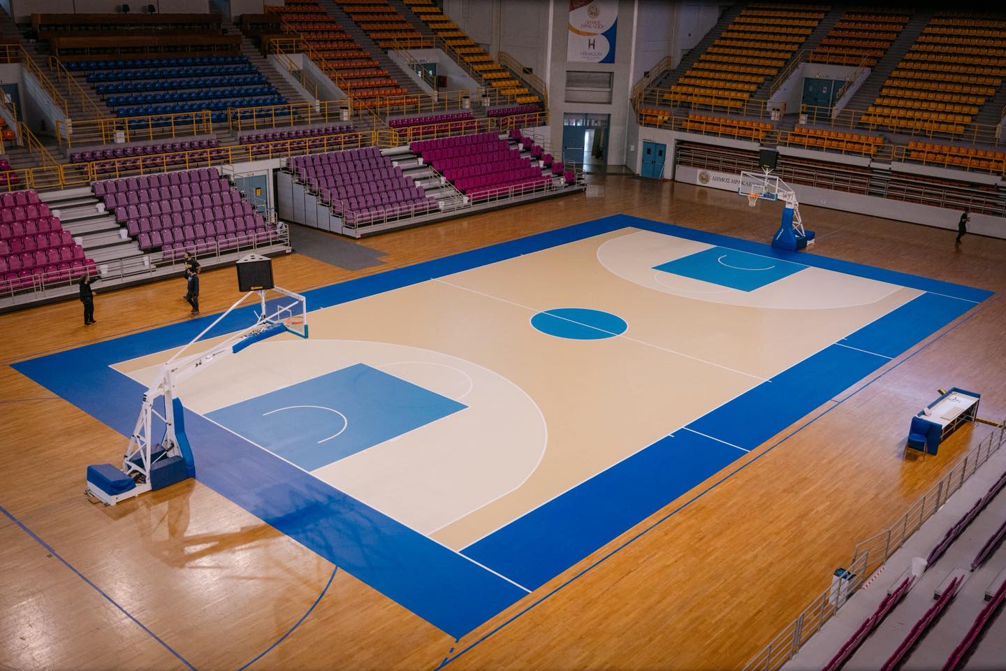 Έγινε γαλανόλευκο το παρκέ στα «Δύο Αοράκια» εν όψει του Final 8 Κυπέλλου