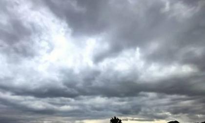 Καιρός: Βροχές και καταιγίδες, χιόνια στα ορεινά – Πτώση θερμοκρασίας