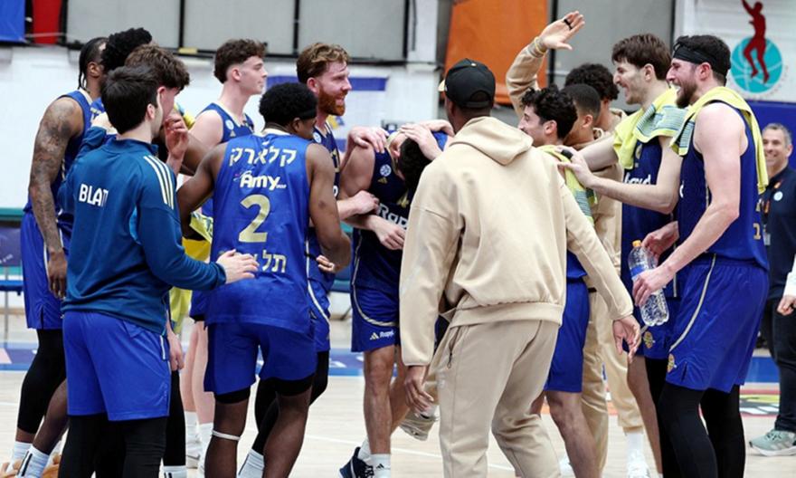 Διέλυσε τη Ραανανά και παρέμεινε στην κορυφή η Μακάμπι