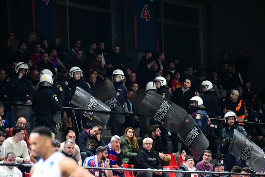 Μπεσίκτας: Καταγγέλλει υβριστικό πανό που ανήρτησαν οι οργανωμένοι του Πανιωνίου