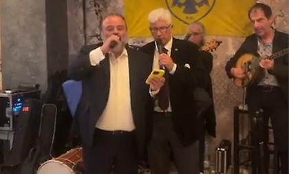 Ο Ηλιόπουλος ερμήνευσε «Της Δικαιοσύνης Ήλιε Νοητέ» και έσπασαν πιάτα στα πόδια του