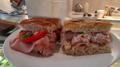 Πεντανόστιμες: Για πίτες, φοκάτσια και γλυκό γκιουζλεμέ σαν μπουγάτσα στο κέντρο της Αθήνας