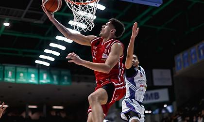 Πέρασε με ζόρι από το Τρεβίζο η Αρμάνι Μιλάνο