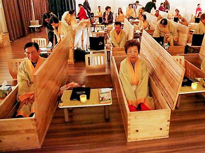 Fake Κηδείες: Η τάση που κάνει θραύση στην Κορέα και τα μυστικά πίσω από αυτήν