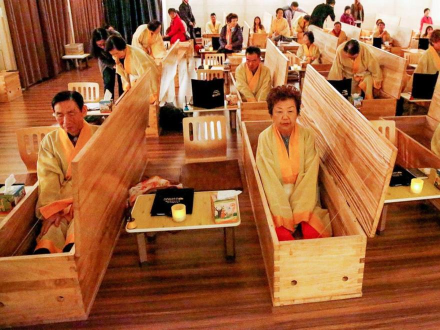 Fake Κηδείες: Η τάση που κάνει θραύση στην Κορέα και τα μυστικά πίσω από αυτήν