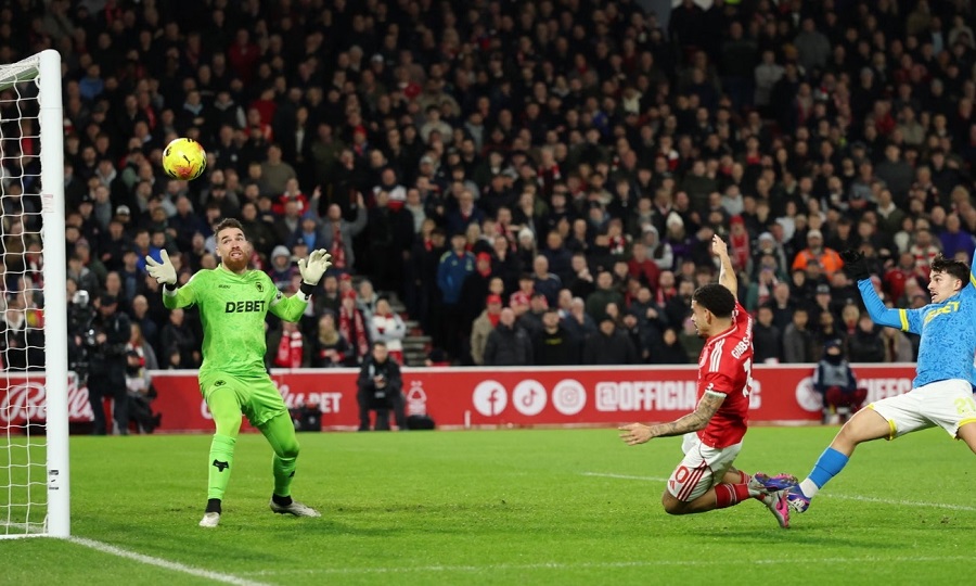 Νότιγχαμ Φόρεστ-Γουλβς 