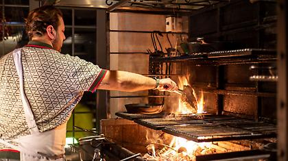 Τσικνοπέμπτη: 10+1 μυστικά για καλό ψήσιμο από τον Meat & BBQ expert Γιάννη Μπασταλή του Beastalis