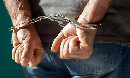 Θεσσαλονίκη: Χειροπέδες σε φυγόποινο για εικονικά τιμολόγια