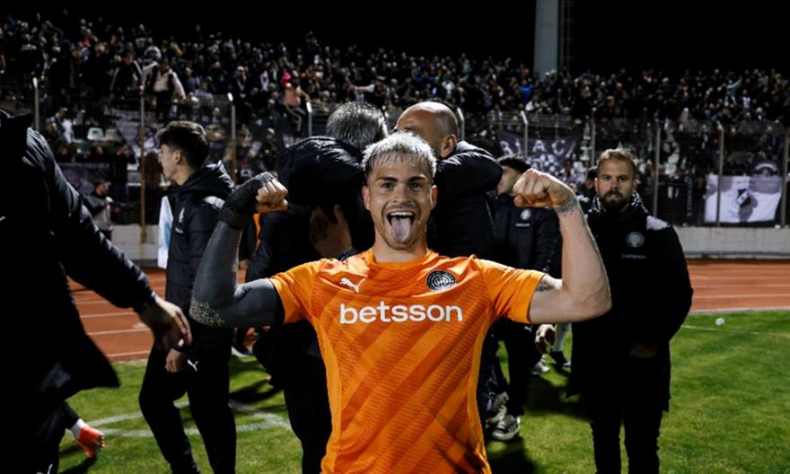 Ξέφρενο πάρτι στα αποδυτήρια του ΟΦΗ μετά την πρόκριση!