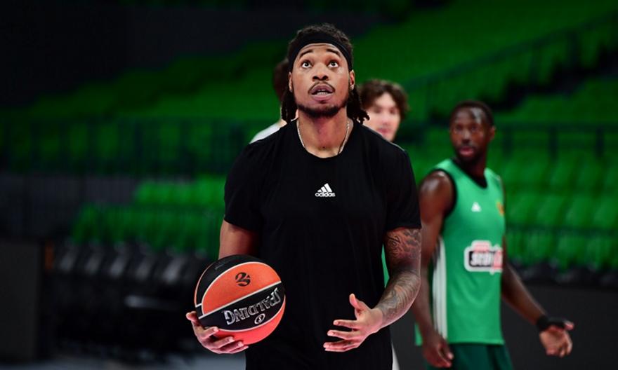 Χολμς: «Πρέπει να μάθω πώς σφυρίζουν οι διαιτητές - Θα κάνω το καλύτερο που μπορώ και μακάρι να πάρουμε τη νίκη»