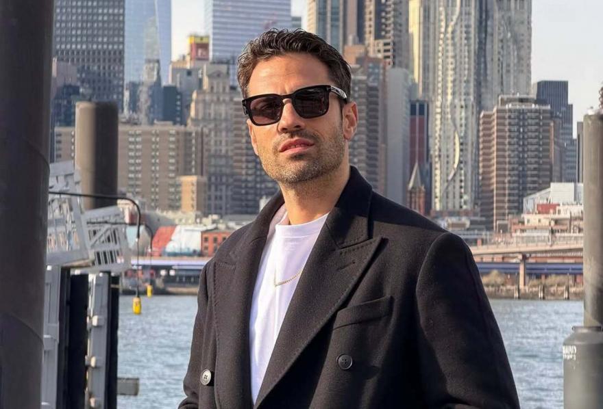 Κωνσταντίνος Αργυρός: Μαντήλια με ονοματεπώνυμο για την εμφάνισή του στο Dubai