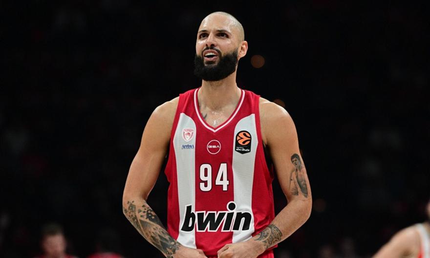 Φουρνιέ: «Αν το να κερδίζει ο Ολυμπιακός προϋποθέτει εγώ να έρχομαι από τον πάγκο, αυτό θα γίνεται!»