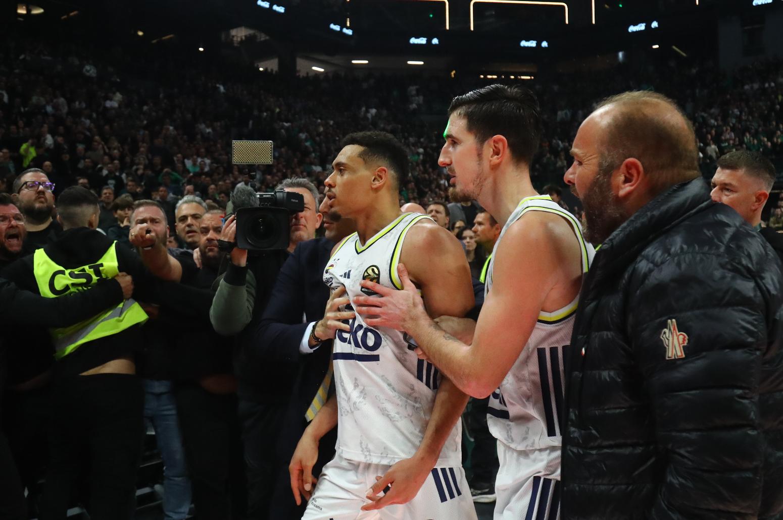 Παναθηναϊκός: Σύρραξη στο φινάλε του θρίλερ, προκάλεσε ο Μπόλγντουιν, αντέδρασε ο Λεσόρ