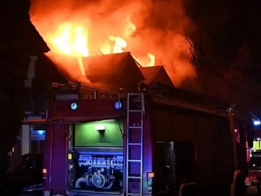 Τρεις νεκροί και δεκάδες τραυματίες σε διώροφο κτίριο που τυλίχθηκε στις φλόγες στην Βουδαπέστη