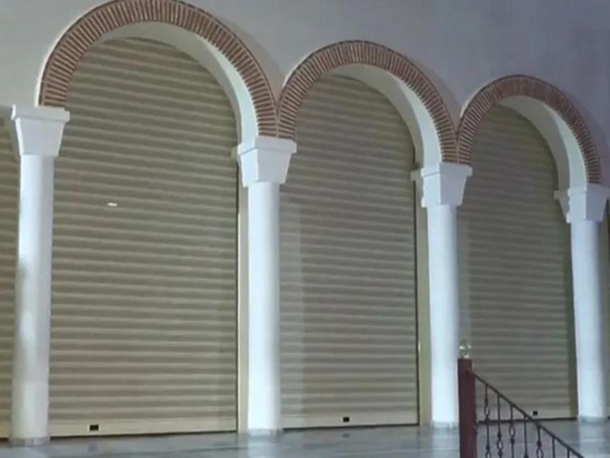 Για πρώτη φορά ρολά σε εκκλησία – Η κίνηση ενός απηυδισμένου ιερέα στον Κορυδαλλό