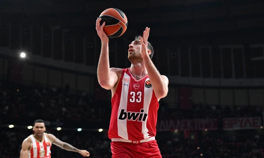 Πήγε στα αποδυτήρια με ενόχληση στο γόνατο ο Μιλουτίνοφ