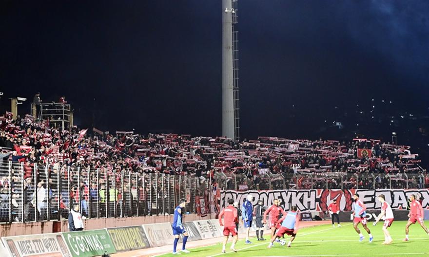 Εκπληκτική ατμόσφαιρα των οπαδών του Ολυμπιακού πριν τη μάχη με τον Λεβαδειακό