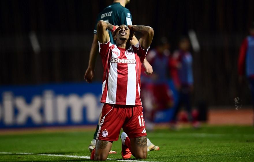 Ο ηρωικός Λεβαδειακός των 10 παικτών μπλόκαρε τον αδιόρθωτο Ολυμπιακό!