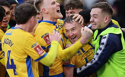 Σόκαρε τη Μπέρνλι η Μάνσφιλντ - Άνετη και ωραία η Σίτι καθάρισε την Σάλφορντ