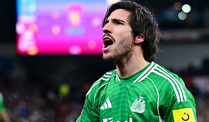 Πάρτι της Νιουκάστλ μέσα στο Βίλα Παρκ και με εμφατική 3άρα έφυγε για τους «16»