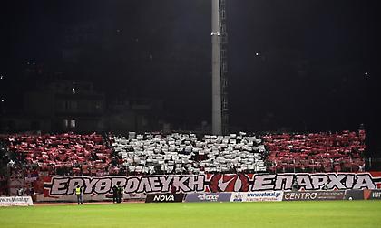 Κορεό και δυναμικό «παρών» 2.500 φίλων του Ολυμπιακού στη Λιβαδειά