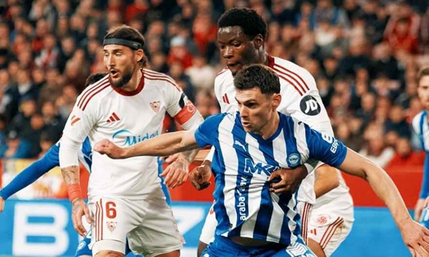 Έμεινε όρθια με δέκα η Σεβίλλη κόντρα στην Αλαβές, αποβλήθηκε ο Αλμέιδα