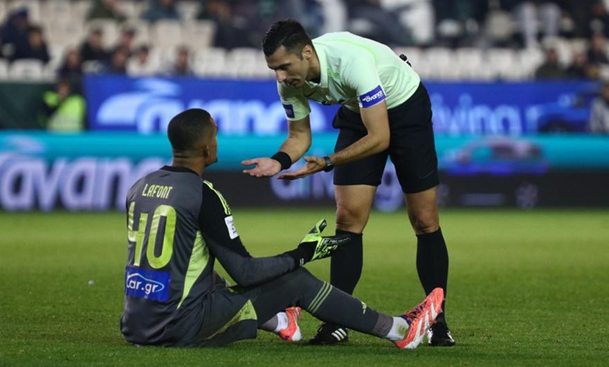 Η φάση του Λαφόν (με ξεκάθαρη παράβαση) αλά… Τζολάκη-Όζμπολτ που ο Φωτιάς δεν έδωσε καν φάουλ!