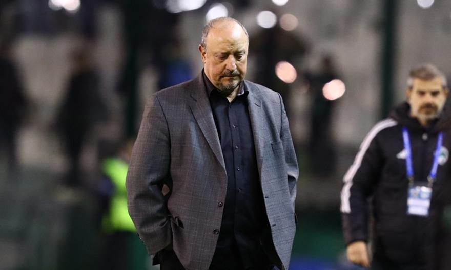 Μπενίτεθ: «Το θέμα είναι να τελειώνουμε τις φάσεις που έχουμε μπροστά - Είχε πολλές καθυστερήσεις το παιχνίδι»