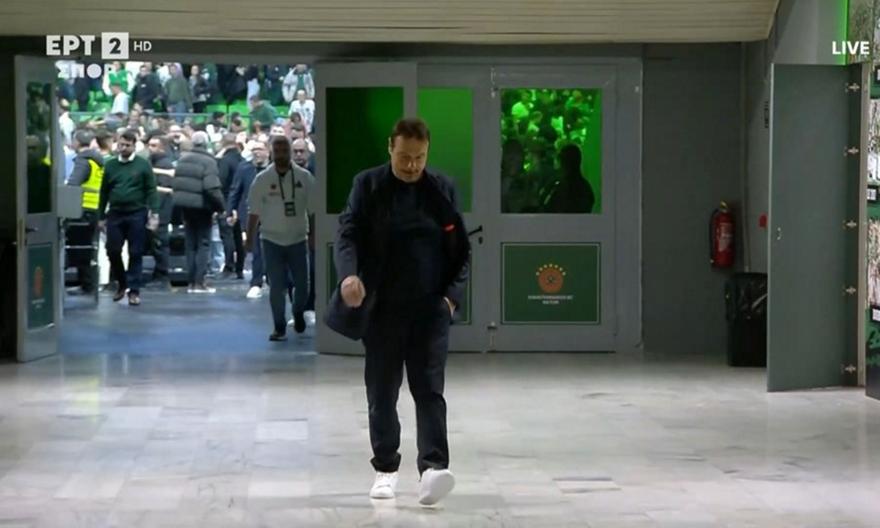 Σκασμένος ο Αταμάν, έφυγε κατευθείαν για τα αποδυτήρια μετά το ιστορικό κάζο του Παναθηναϊκού