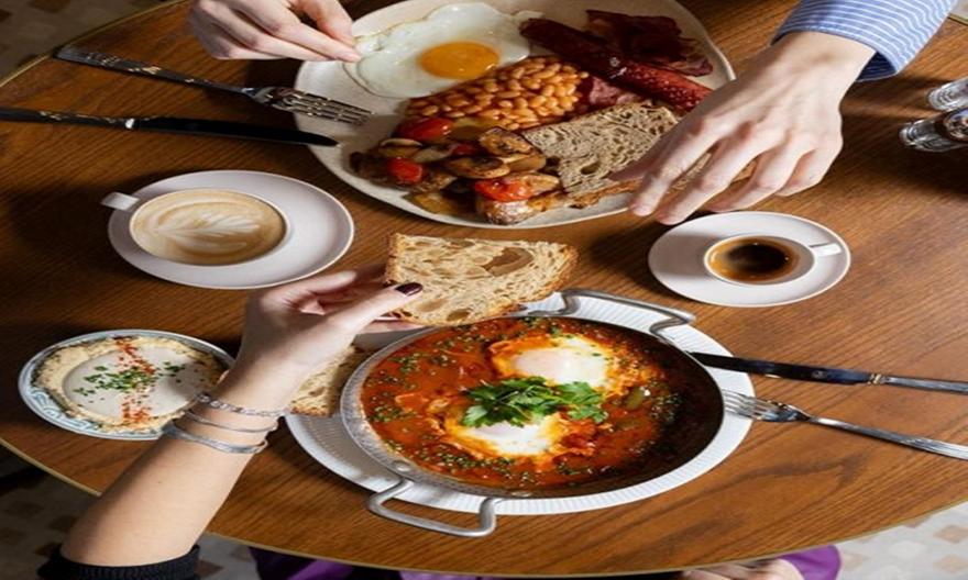 Benedict: Το all day που σερβίρει όλη μέρα πρωινό έφτασε από το Βερολίνο στην Αθήνα