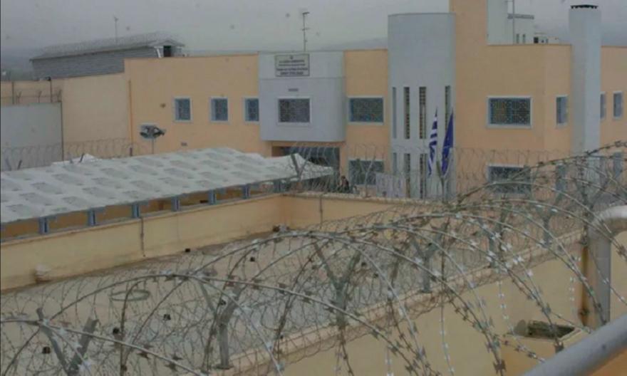 «Φαρ ουέστ» στις φυλακές Δομοκού: Κρατούμενος πήγε να σκοτώσει τον αρχιφύλακα, αλλά σκοτώθηκε από άλλον κρατούμενο