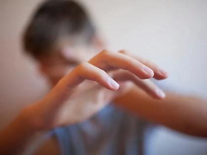 Φρίκη στη Νίκαια: 17χρονος κατήγγειλε σεξουαλική κακοποίηση από νεαρούς, παρουσία 15χρονης