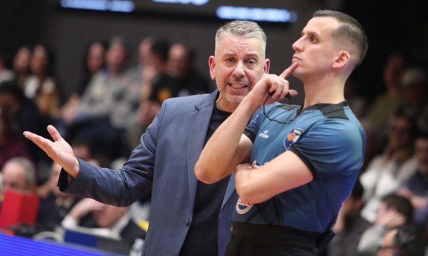 Μαρούσι: «Κάθε παιχνίδι μας εξελίσσεται σε μια ωμή παραβίαση της λογικής και των κανόνων του παιχνιδιού»