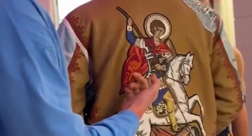 Ο Τάουνς φόρεσε ζακέτα με τον Άγιο Γεώργιο