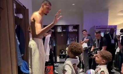 «Είμαι ένα εκατομμύριο φορές καλύτερός του»: Τα παιδιά του Γιάννη έπαθαν πλάκα με τον Γουεμπανιαμά!