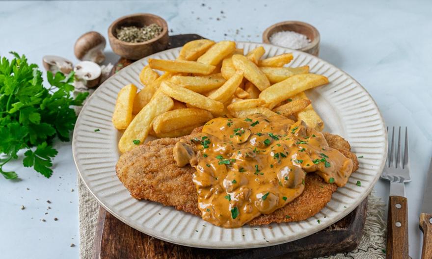 Το σνίτσελ του κυνηγού (Jagerschnitzel) με σάλτσα μανιταριών και πατάτες
