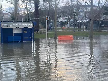 Κατερίνη: Ζημιές από το φαινόμενο της υπερχείλισης – Αίτημα του δήμου να κηρυχθεί σε κατάσταση έκτακτης ανάγκης