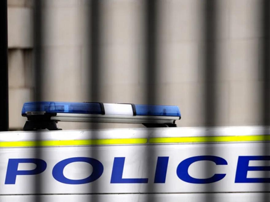 Αιματηρή επίθεση σε εμπορικό πάρκο στο νότιο Λονδίνο: Ένας νεκρός και δύο τραυματίες