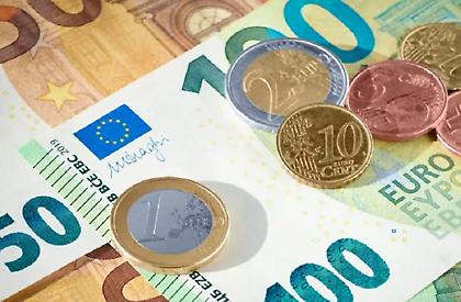 Κατώτατος μισθός: Πόσο αυξάνεται για ιδιωτικούς και δημοσίους υπαλλήλους