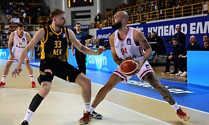 Η αναμέτρηση «ερυθρόλευκων» και «κιτρινόμαυρων» στο Allwyn Final 8: Ολυμπιακός-ΑΕΚ (4η περίοδος)