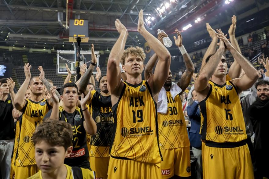 ΑΕΚ: Ο Κουζμίνσκας εκτός εξάδας για τον προημιτελικό με Ολυμπιακό