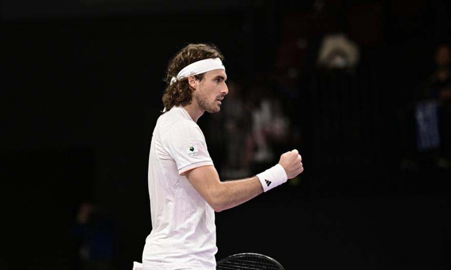 Μέγας Τσιτσιπάς, σάρωσε τον Μεντβέντεφ και πέρασε στα προημιτελικά της Ντόχας!