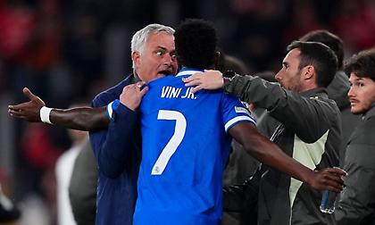 Μουρίνιο για Βινίσιους: «Δεν θα έπρεπε να τα βάζει με 60.000 κόσμο στο Ντα Λουζ»