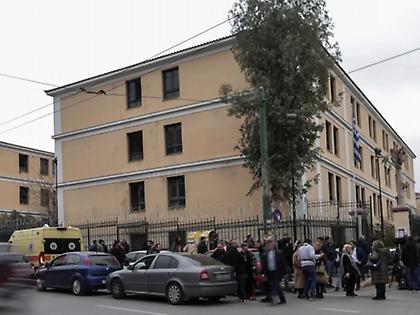 Απόδραση κρατουμένου από τα δικαστήρια της Ευέλπιδων - Τα πρώτα πλάνα με τους αστυνομικούς να τρέχουν!