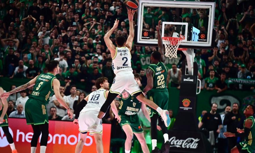 Φενέρ: Κυκλοφόρησε μπλουζάκια με το νικητήριο καλάθι του Μπόλντγουιν κόντρα στον Παναθηναϊκό