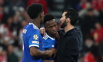 Ο Αρμπελόα και η Ρεάλ στο πλευρό του Βινίσιους: «Όποτε μας πει, φεύγουμε από το γήπεδο»!