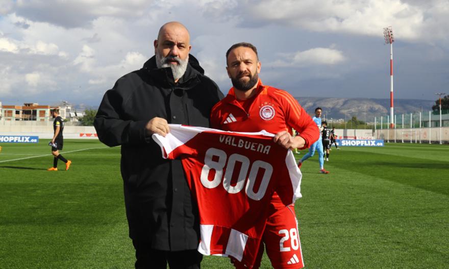 Τιμήθηκε για τα 800 παιχνίδια καριέρας ο Βαλμπουενά, πριν από το Ολυμπιακός Β'-Καλαμάτα