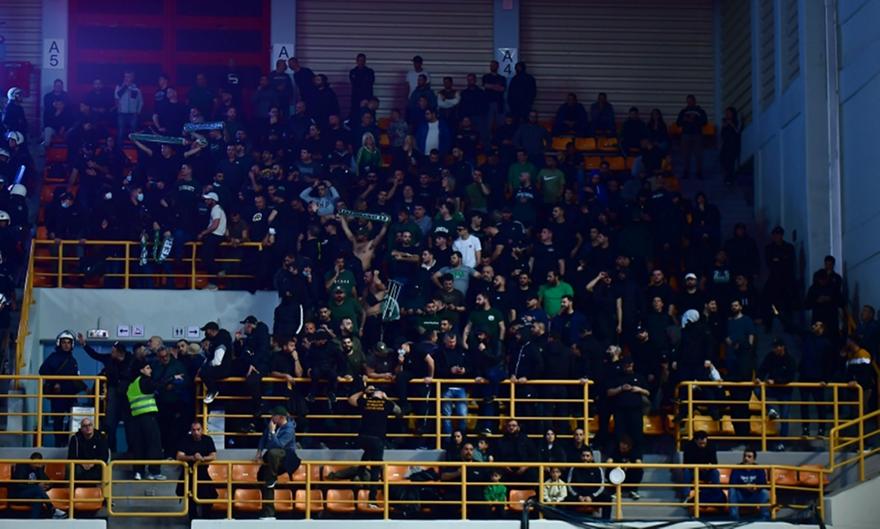 Allwyn Final 8: Ένταση με οπαδούς Παναθηναϊκού και Ολυμπιακού που τοποθετήθηκαν στην ίδια κερκίδα