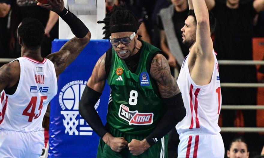 Εντυπωσιακό ξεκίνημα για Χολμς με εμφατικά καρφώματα και μπλοκ στον Γουόκαπ